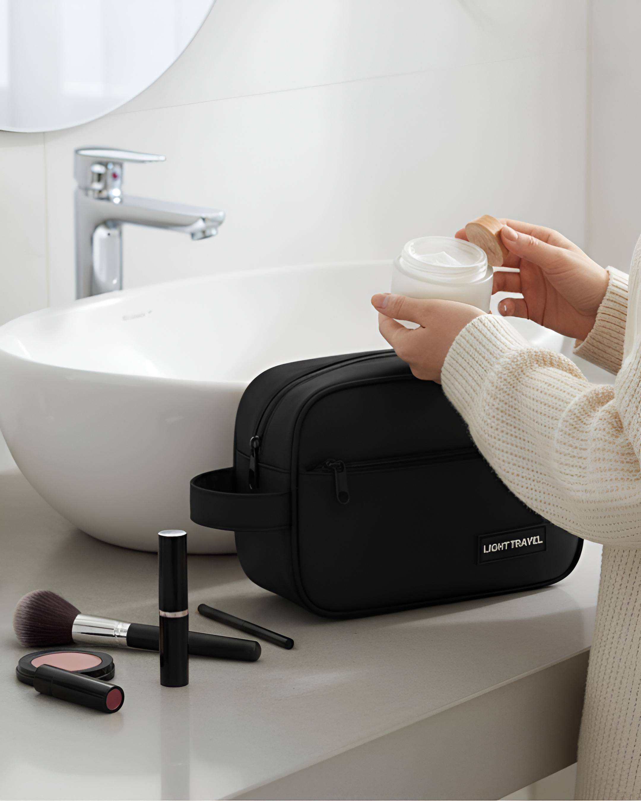 Waterproof Necessaire by PAKKA