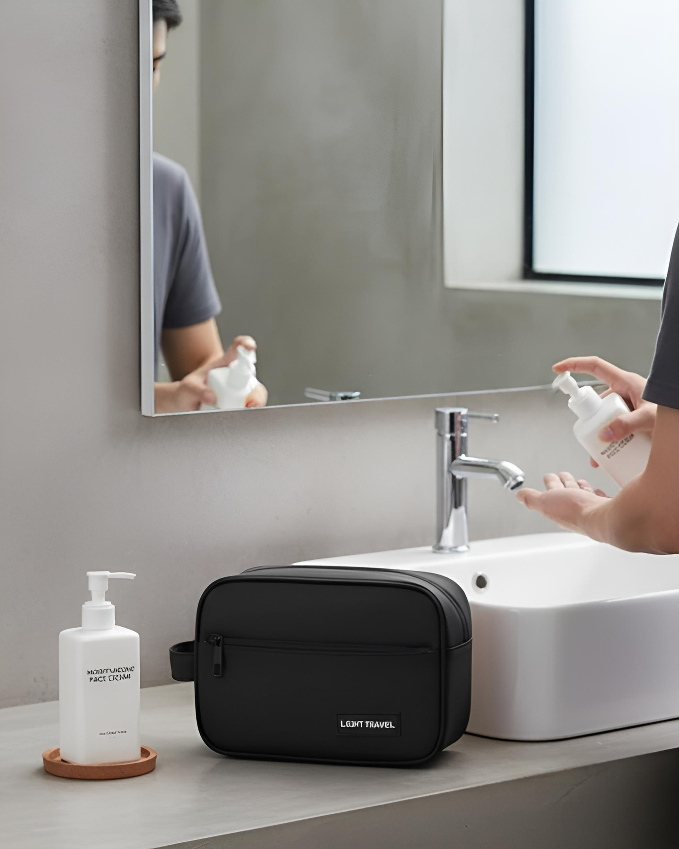 Waterproof Necessaire by PAKKA